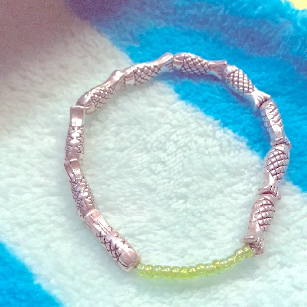 - New Tibetan Silver fish bracelet in sea green M